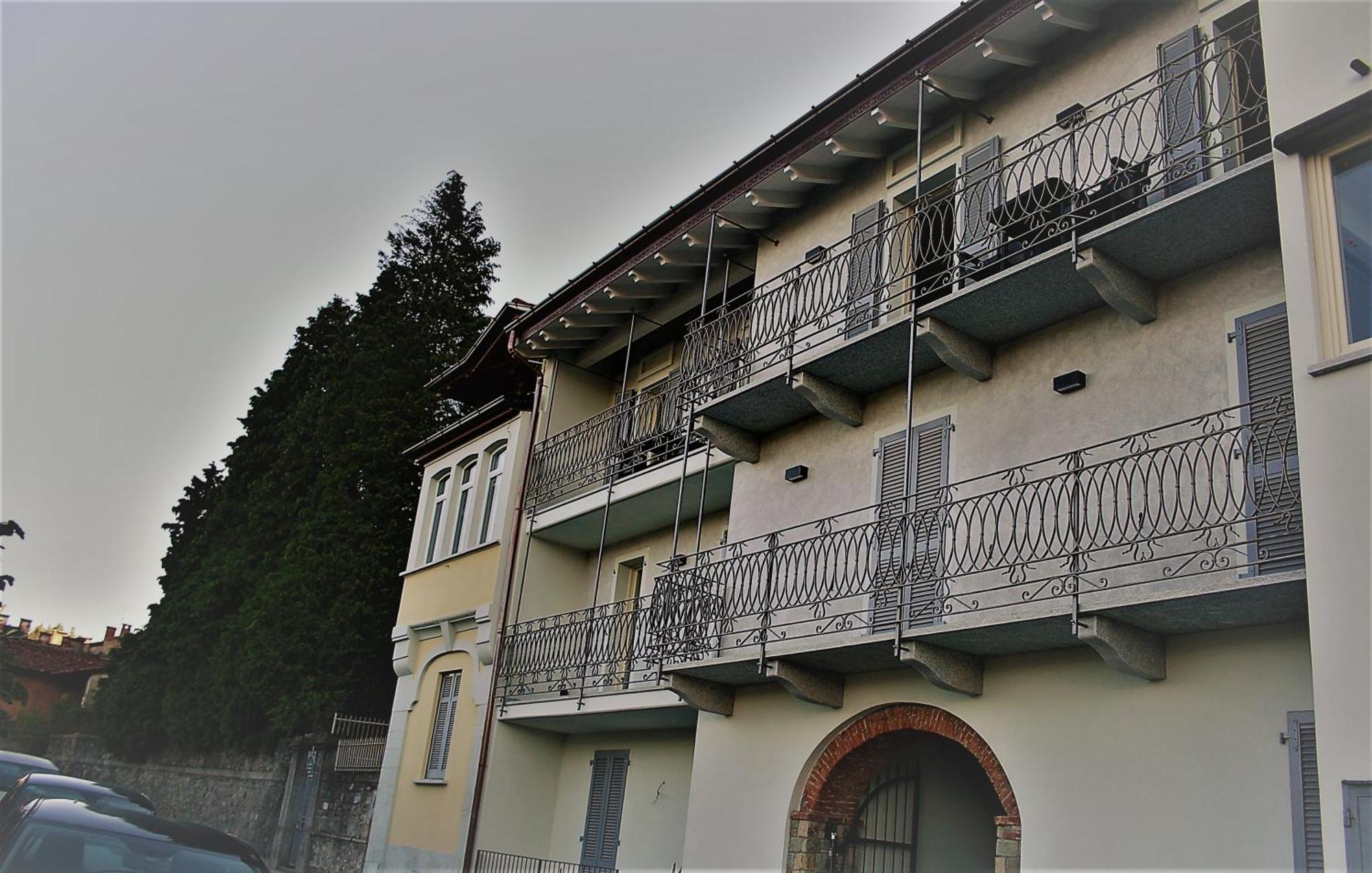 Appartamenti I Fiori Del Lago Laveno Exterior photo
